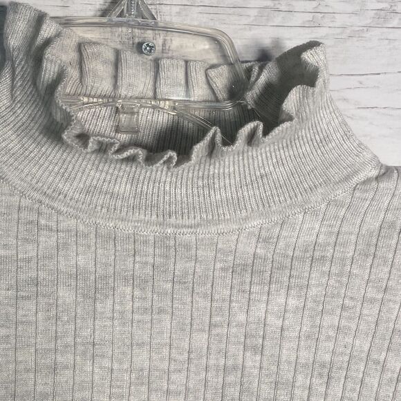 NWT H&M Cropped Ribbed Jersey Knit Sweater Ruffle Neck Light Gray - Picture 2 of 5